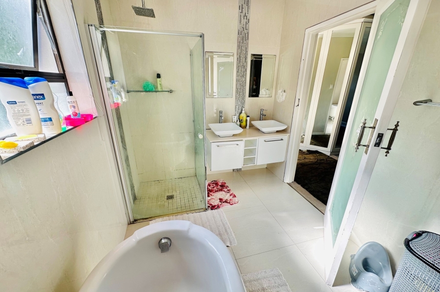 4 Bedroom Property for Sale in Providentia Eastern Cape